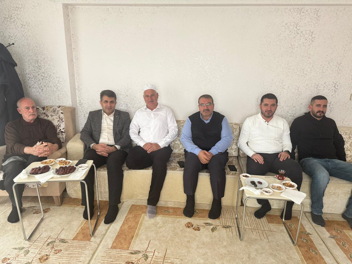 rustemtuysuz's tweet photo. Hacı Ramazan Demir beyi gerçekleştirdiği Umre ibadeti dönüşü ziyaret ettik.

Rabbim kabul eylesin.

@RTErdogan 
@erkankandemir 
@osmannnurika https://t.co/HJeLnSPPGM