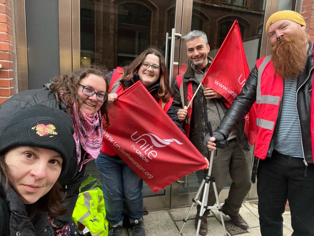 Solidarity with <a href="/UniteUCU/">Unite UCU</a>!
It's really embarrassing to be in a union that's treating staff poorly, <a href="/ucu/">UCU</a> do better!
#SupportTheStrike #ReclaimUCU