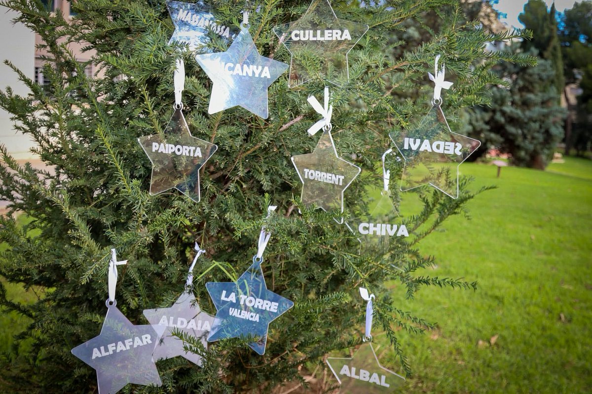 fempcomunica's tweet photo. 🎄#DifusiónFEMP: #SolidaridadLocal para garantizar la #Navidad en #Valencia
🌟La #FEMP ha difundido entre las #EntidadesLocales una iniciativa solidaria para apoyar las actividades navideñas en los Ayuntamientos más afectados por la #DANA.
➕https://t.co/OFEdrGh9Nl https://t.co/TblRycYPFM