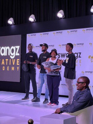 OsaxOmanyire's tweet image. #EVERYWHEREYOUGO

#MTNPulse Ambassador @UweraLyndah showed up with gifts 🎁 
Good Evening