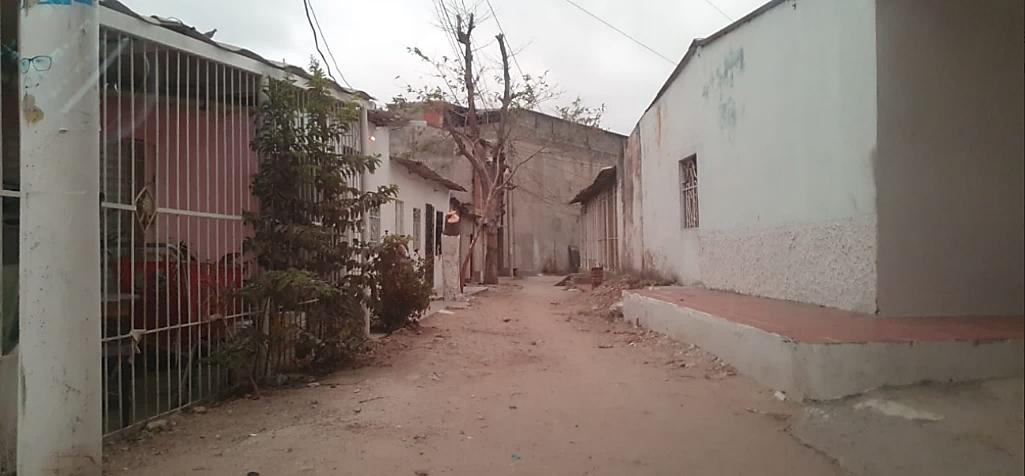 AdresCol's tweet photo. #ADRESInforma 🔔
Un local de bordados, una droguería de barrio y casas familiares —algunas sin nomenclatura— encontraron auditores de #ADRES en direcciones en las que debían funcionar diez #IPS que radicaron cuentas por $25.000 millones.

Les contamos detalles 🔎👇 https://t.co/TwcGcbrHML
