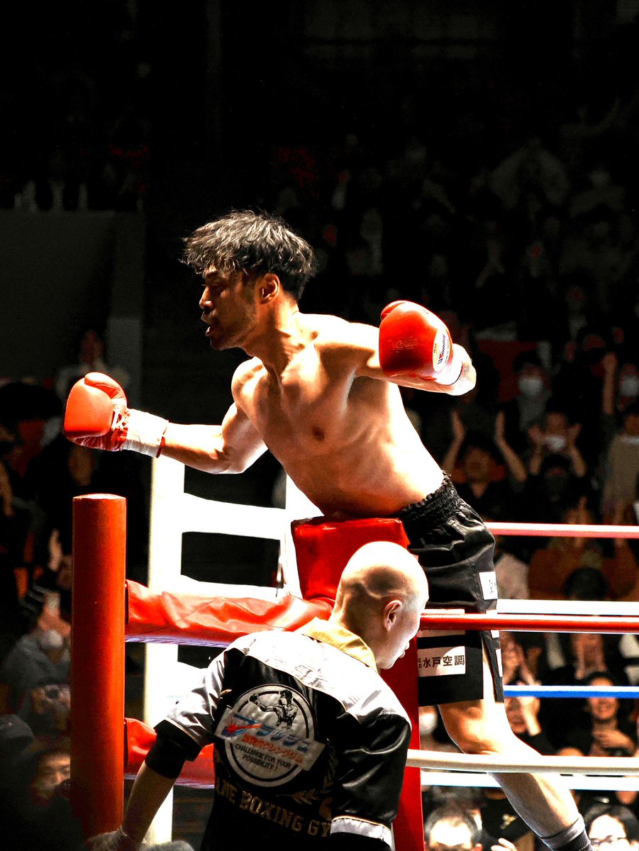 Tintroom's tweet photo. 陸さん、勝利おめでとうございます！！
最高でしたぁ！！！
2R 1分2秒　TKO勝ち！！
#ジロリアン陸 https://t.co/AxbAqJ6Qz3