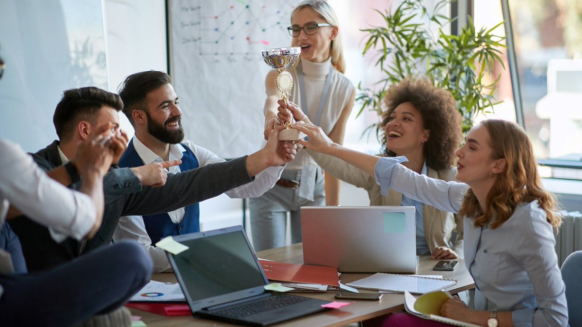 nathanschock's tweet photo. The two most important tasks of a manager are to foster connection and reward contribution to the company and its mission.
#FosterConnection
#RewardContribution
#ManagerGoals
#CompanyMission
#LeadershipEssentials https://t.co/q1PgraPK77