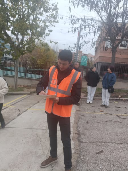 ulaboral's tweet photo. Nuestro #controlador más guapo en el #SimulacroDeIncendio
Ha salido todo estupendo 💚💚💚
#soydelauni 🌱🌿🌳🌳🌳 https://t.co/1gVUJS4p0V