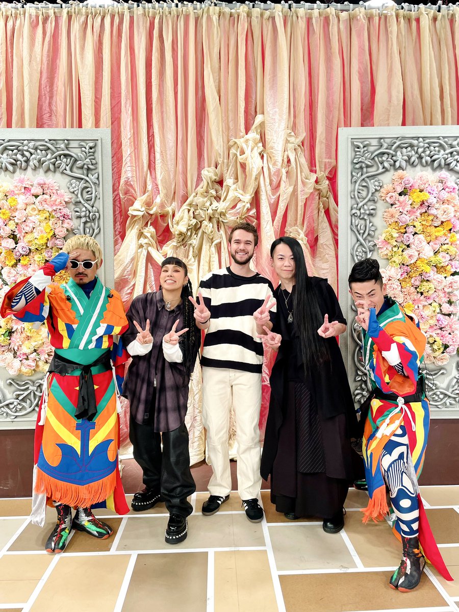 toshitakashibat's tweet photo. FNS歌謡祭にて、Zeddさん、C&amp;Kさん、AIちゃんのサポートさせて頂きましたー！

めっちゃ楽しかった！さりげなく初FNSでした！

ドラゴンボールの曲出来て幸せでした！

#Zedd
#C&amp;K
#AI
#柴田敏孝
#FNS歌謡祭2024 
#ジャカ⭐︎ジャ〜ン
#NAKAMA https://t.co/kSR6w2jTSQ
