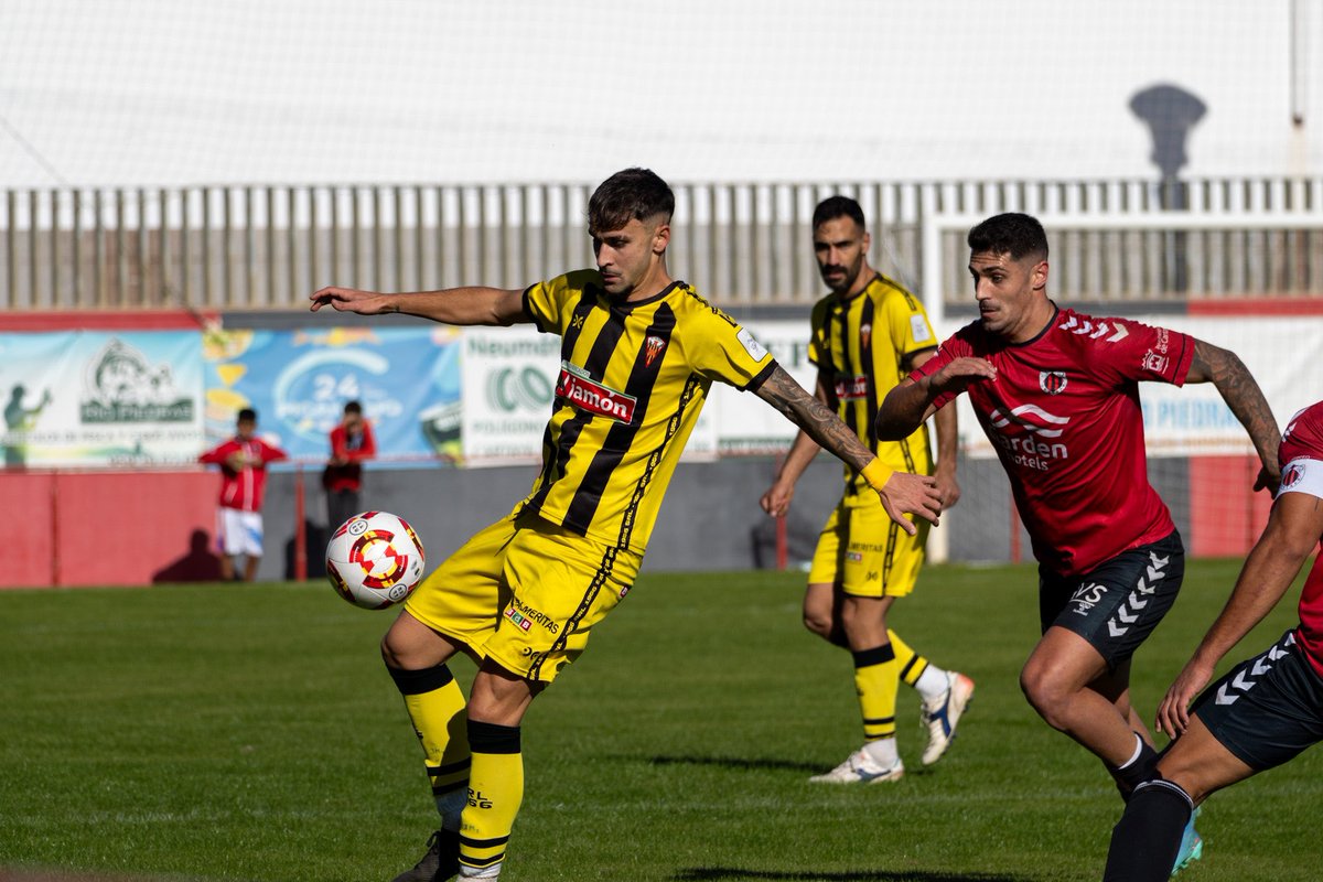 Caer está permitido, levantarse es obligatorio!! Por nosotros <a href="/AurinegroFrente/">Frente Aurinegro</a> 💛🖤