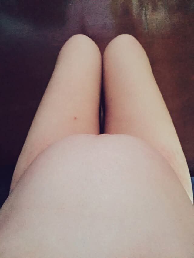 推友投稿，兄弟的老婆，大着肚子穿那么骚，还天天秀肚子，不知道是不是因为快生了想在生之前体验一次高潮