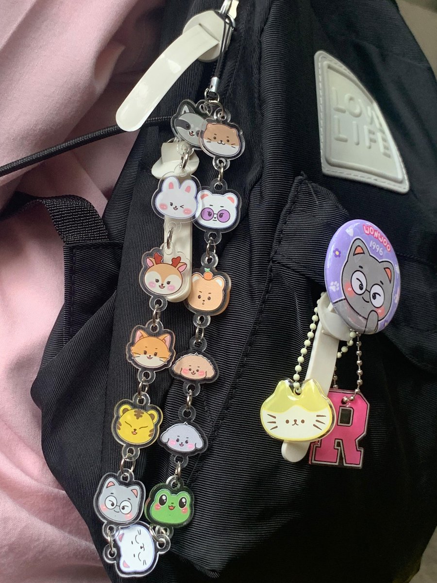 Wonw00sNeighbor's tweet photo. 𝗣𝗿𝗲-𝗢𝗿𝗱𝗲𝗿 𝗳𝗼𝗿 𝗦𝗘𝗩𝗘𝗡𝗧𝗘𝗘𝗡 𝗙𝗮𝗻-𝗠𝗮𝗱𝗲 𝗧𝗲𝗲𝗻𝘀 𝗕𝗼𝗻𝗴 𝗶𝘀 𝗡𝗼𝘄 𝗢𝗽𝗲𝗻!
(likes &amp; RT are vvvery much appreciated ♡)

𝗣𝗶𝗻 𝗦𝘁𝗿𝗮𝗽 𝗚𝗿𝗶𝗽𝘁𝗼𝗸
📅 11-19 Desember 2024
🕐 Production ±1-2weeks
🎁Get freebies

Form order: https://t.co/YB98QUVHeg https://t.co/n4lHGM6qRX
