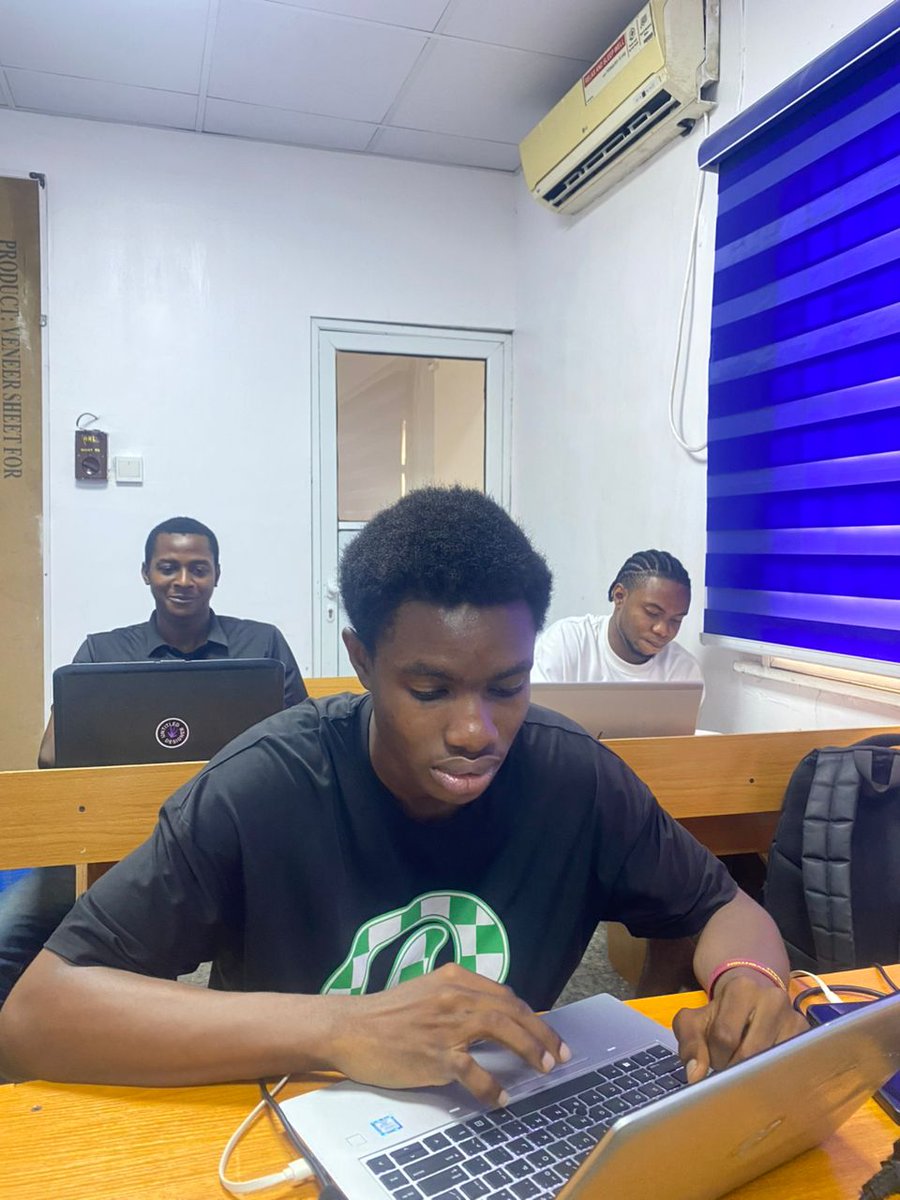 cyclobold's tweet image. Think Tech, Think Cyclobold!
.
.
.
.
#classroomexperience #techinnovation #techschoolinlagos #funlearning #plug