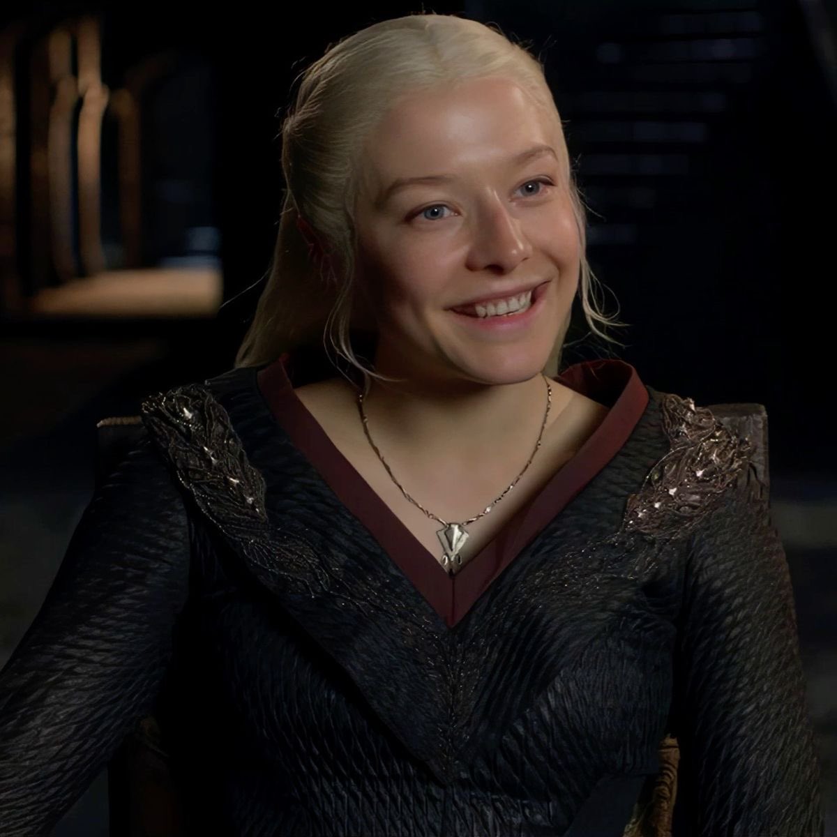 rhaenyrasrealm's tweet image. "The showrunner set me up on a date with Emilia Clarke [to prepare me to play Rhaenyra], and she was so beautiful and so generous. She gave me hours.”

“Emilia, she was so generous, it was such a nice evening.”

— Emma D’arcy on Emilia Clarke 🩷