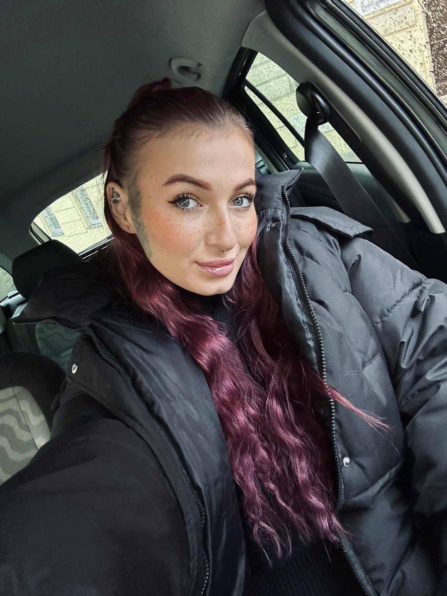 Momalovanka's tweet photo. Zdravá    X   Nemocná https://t.co/4QjdhB4mIf