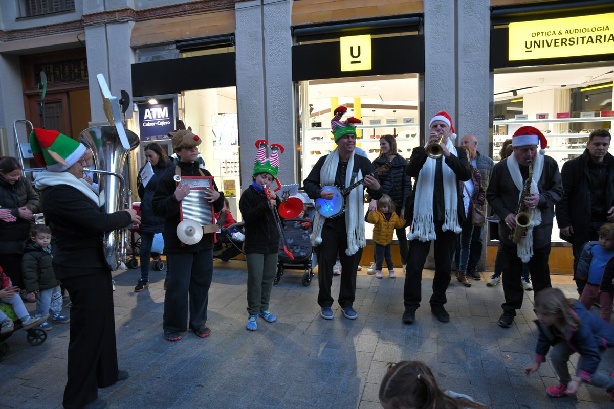 ☔ A causa de la previsió de pluges  de demà, s'ha ajornat el contacontes 📚 i la cercavila musical 🎶 pel Centre Vila per al dimarts 17 de desembre!