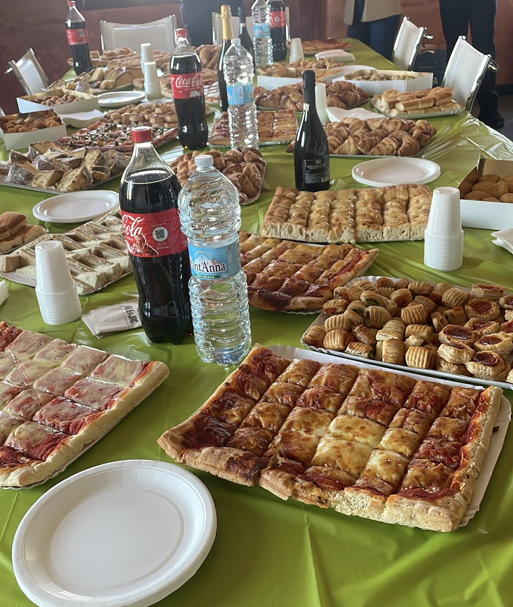 TroubledManf's tweet photo. ti piacciono le feste di pensionamento in ufficio? https://t.co/yH6Dvglim5