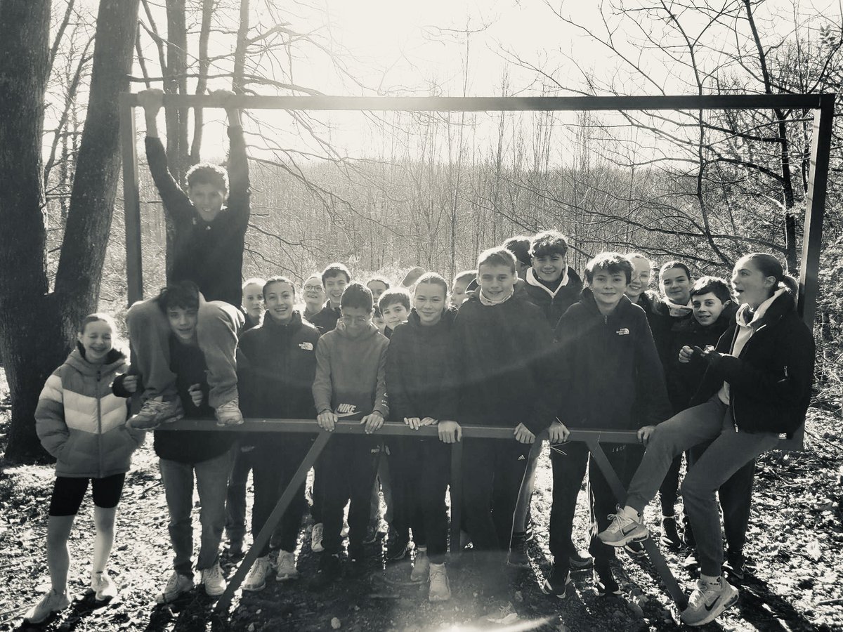 #unssjl rdv au cross UNSS ACADÉMIQUE à Poitiers pour 4 équipes lartausiennes composées chacunes de 3 garçons et 3 filles. Jarnac ! À l’attaque !