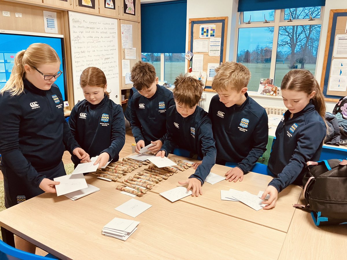 5P are loving the responsibility of being our Pock Postal Service for the festive period! 💛🎄🩵🧑‍🎄