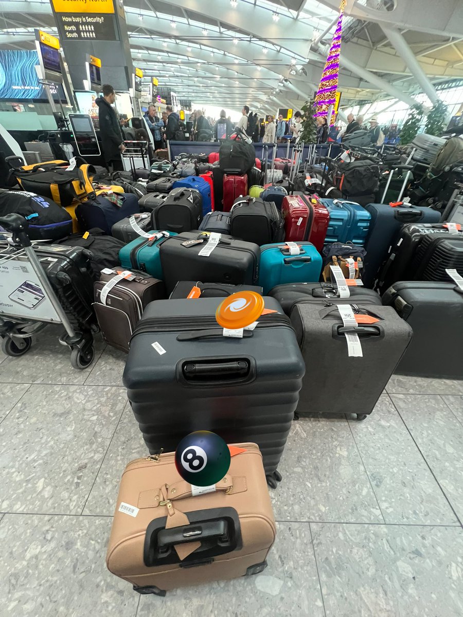 ZoeStarrett's tweet photo. @British_Airways No updates in nearly 48 hours!! My suitcase was last seen at Heathrow - I have provided all the details. I cannot be assured as last time I was “assured” it was by your member staff “assuring” me that my case would make it to my destination…after placing my suitcases here. https://t.co/0y1aqBaO5z