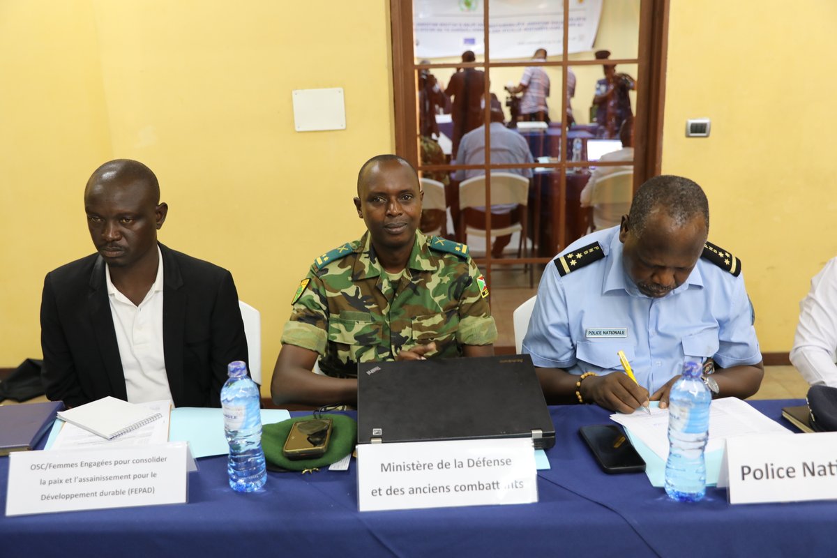 PNUDBurundi's tweet photo. Ouverture ce 11 décembre d’un atelier national d’élaboration du plan d’action nationale pour lutter contre la prolifération des armes légères et de petits calibres #ALPC au #Burundi organisé par @BurundiGov en partenariat avec @odaunrec, @UN_Burundi, @CENAP_bi https://t.co/IVbFp4TwFU