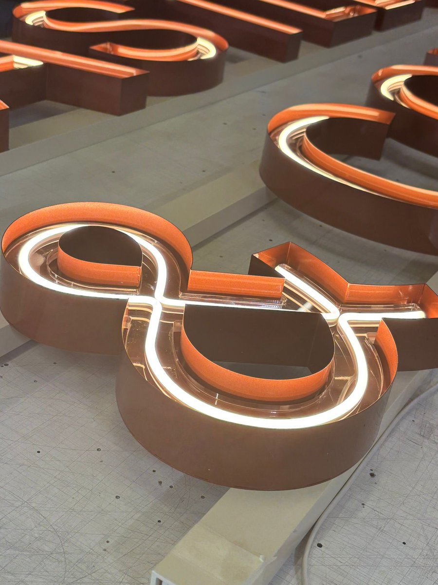 KingsPlastics's tweet photo. Built up metal letters with LED neon 🙌 Contact us for all your signage needs enquiry@kingsplastics.co.uk 👑 
#signageroyalty #makingsignsfor70years #flexineon #ledneonflex #led #ledsigns #signs #standout #bristolsigns #kingsleds #kingsplasticsltd #signmakers #neon #metalsigns https://t.co/FpK3ACmHwt
