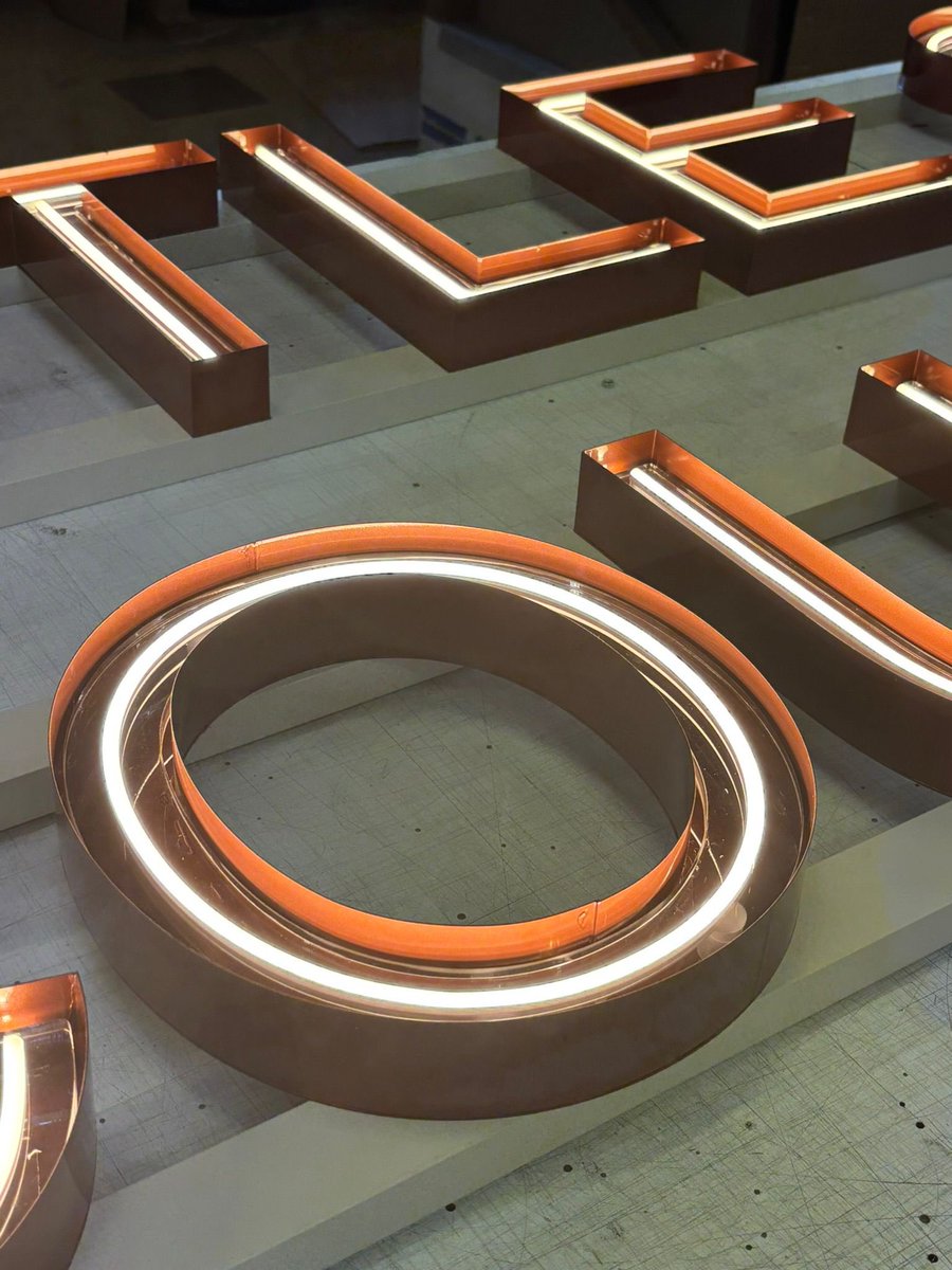 KingsPlastics's tweet photo. Built up metal letters with LED neon 🙌 Contact us for all your signage needs enquiry@kingsplastics.co.uk 👑 
#signageroyalty #makingsignsfor70years #flexineon #ledneonflex #led #ledsigns #signs #standout #bristolsigns #kingsleds #kingsplasticsltd #signmakers #neon #metalsigns https://t.co/FpK3ACmHwt
