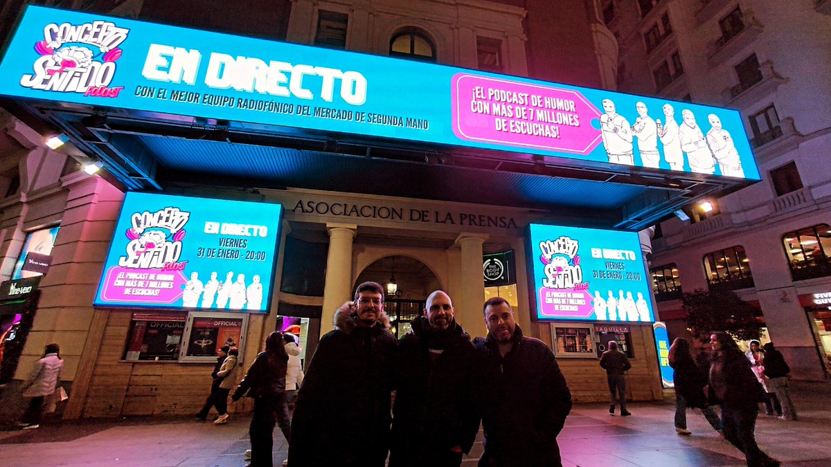 Aquí estamos. Felices como perdices delante de nuestro cartel en plena Gran Vía madrileña. 😊

Allí estaremos en directo el próximo viernes 31 de Enero a las 20:00h. Entradas a la venta en palaciodelaprensa.com

<a href="/palacioprensa/">Palacio de la Prensa</a> <a href="/ivoox/">iVoox</a> <a href="/ElDigitalAB/">El Digital de Albacete</a> <a href="/masquealba/">masquealba</a> <a href="/AytoAlbacete/">Ayuntamiento de Albacete</a>