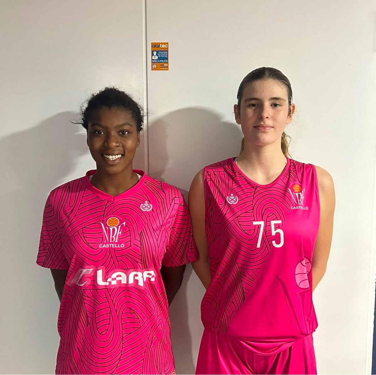 NBF_Castello's tweet photo. 🚨ÚLTIMA CONVOCATORIA DE PRESELECCIONES @fbcv_es 🚨 

Nuestras jugadoras de categoría Infantil: Ainhoa Salvador, Sofía Domínguez, Lucía Ventura y Mar Conde; y Cadete:  Claudia Esteban y Favour Asemota asistirán este fin de semana a los últimos entrenamientos de la preselección. https://t.co/wzKxU2Zucp