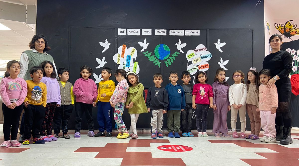 kayapinarbld's tweet photo. 📣10 Aralık İnsan Hakları Günü Etkinliği

📍Xalxalok Zarokistan Kreş ve Gündüz Bakımevimizde, 10 Aralık Dünya İnsan Hakları Günü kapsamında çocukların insan hakları bilincini artırmaya yönelik bir etkinlik düzenlendi.

📣Şahiya  10'ê Kanuna Pêşîn ya Rojan Mafê Mirovan

📍Lİ qrêş û Mala Lênerînê ya Zarokîstan a Xalxalok, 10'ê Kanuna Pêşîn Rojan Mafê Mirovan, ji bo nêrîn û zanîna Zarokan xûrt bibe şahiyek hat li dar xistin.