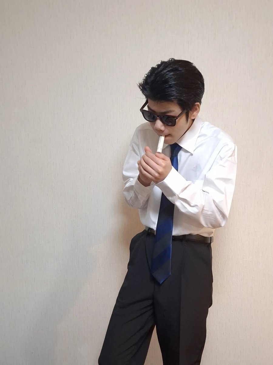 yuralovedaiki's tweet photo. 先日誕生日だったので舘さんぽい服を買いに行きましたそしてコスプレしてみた個人的ベストショット4枚を載せときます https://t.co/pkQnwt8kdj