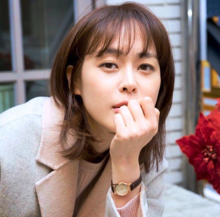 leehanaist's tweet photo. Her favorite pose https://t.co/ZxSBkHIEuf