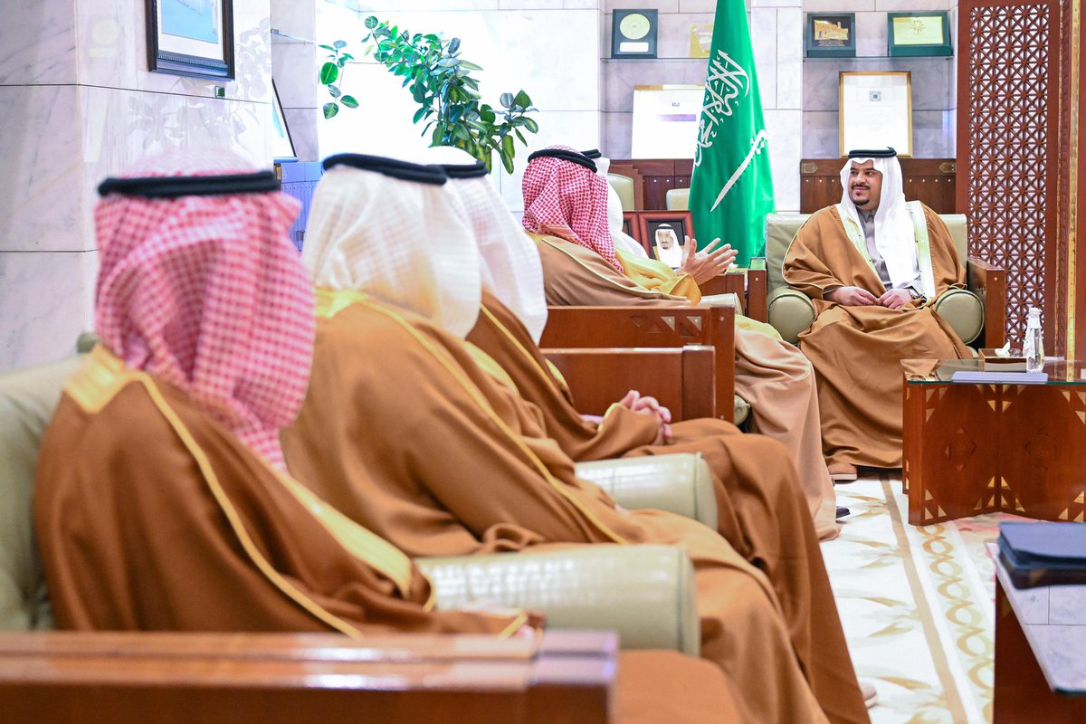 emara_alriyadh's tweet photo. سمو نائب أمير منطقة #الرياض يستقبل رئيس مجلس إدارة شركة الفوزان القابضة. 
https://t.co/NCVsa3LfJI

#إمارة_الرياض https://t.co/MqQirwxSb7