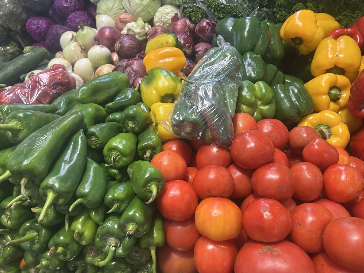 panamabeyond's tweet photo. Fuimos a buscar materia prima para hacer unos #tamales para el #diadelasmadres y terminamos en el mercado San Felipe Neri #sanfelipeneri en avenida B #avenidab.
Esta muy limpio y bonito, vale la pena darse la vuelta para comprar los vegetales de la cena navideña.
#panamabeyond https://t.co/npPbAF9QPk