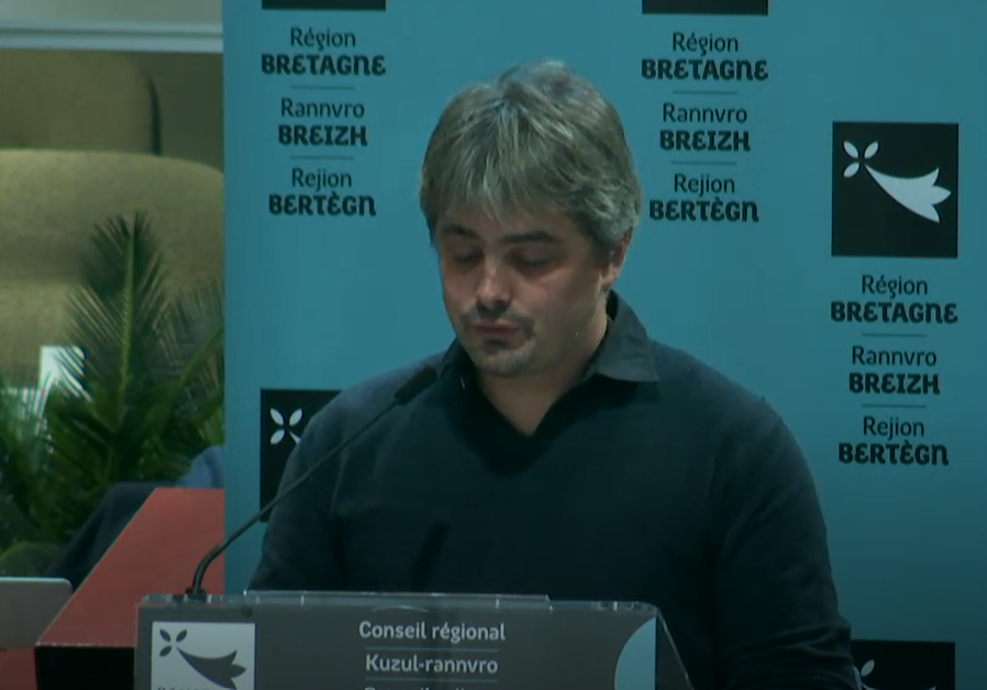 La session budgétaire de la <a href="/regionbretagne/">Région Bretagne</a> commence de manière énergique avec <a href="/GaelBriand/">Gael Briand</a> : "Alors que tout confirme la fin d’un régime, absolument personne ne réclame un changement de Constitution ! Comme si le personnel politique seul était cause de ce problème structurel…"