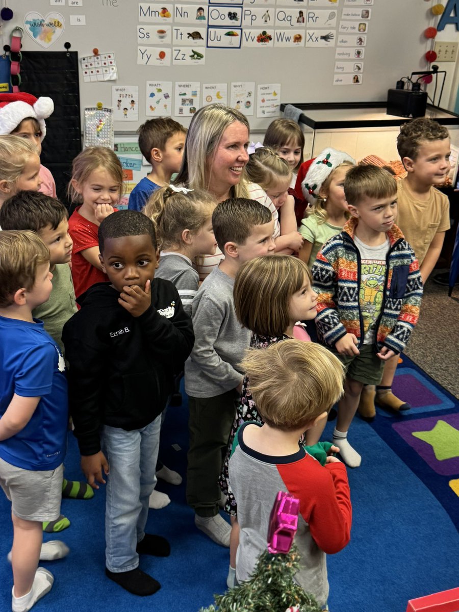 Our first Golden Apple finalist for Teacher of the Year- Jennifer Aderholt from District 1’s Eighth Street Elementary School!🍎Congratulations!

 @marioncountyk12 <a href="/pefmc/">PEFMC</a> @suptmarion @ocalagazette @ocalastarbanner 
#WeAreMCPS