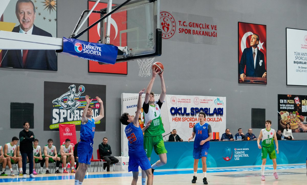 istanbulilmem's tweet photo. 🏀 Okul Sporları Basketbol Genç Erkekler İl Finali’nde Özel Şişli Doğa Koleji ve Özel Esenyurt Okyanus Koleji arasındaki müsabaka Valimiz Sayın Davut Gül, İl Millî Eğitim Müdürümüz Murat Mücahit Yentür, il protolü, eğitim yöneticileri, öğretmen ve öğrencilerimizin katılımıyla Ahmet Cömert Spor Salonu'nda gerçekleştirildi.

@tcmeb @Yusuf__Tekin 
@TC_istanbul @gul_davut 
@MucahitYentur