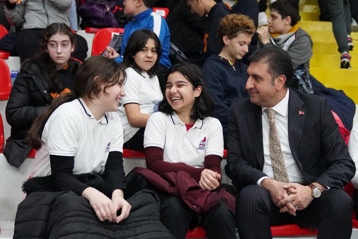 istanbulilmem's tweet photo. 🏀 Okul Sporları Basketbol Genç Erkekler İl Finali’nde Özel Şişli Doğa Koleji ve Özel Esenyurt Okyanus Koleji arasındaki müsabaka Valimiz Sayın Davut Gül, İl Millî Eğitim Müdürümüz Murat Mücahit Yentür, il protolü, eğitim yöneticileri, öğretmen ve öğrencilerimizin katılımıyla Ahmet Cömert Spor Salonu'nda gerçekleştirildi.

@tcmeb @Yusuf__Tekin 
@TC_istanbul @gul_davut 
@MucahitYentur
