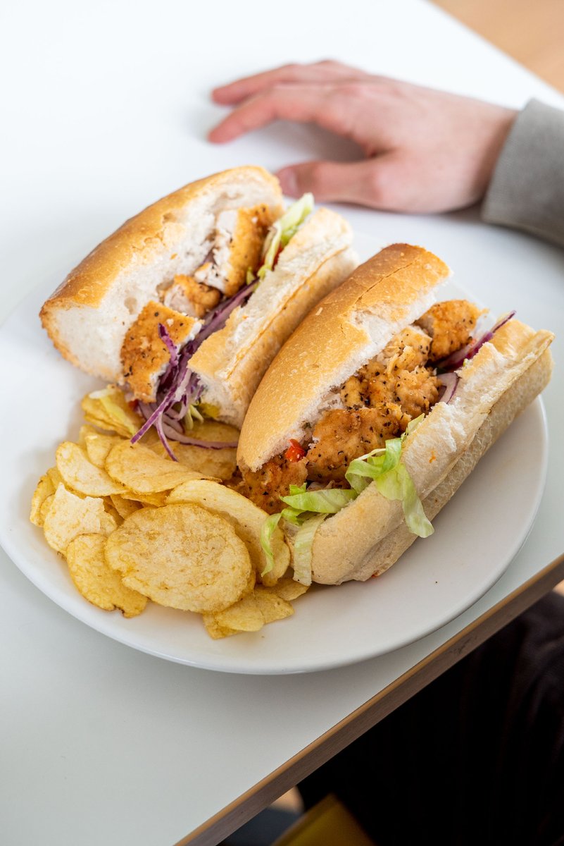 Can’t decide what to have for lunch? You can’t go wrong with our Hot Chicken Roll! 🔥