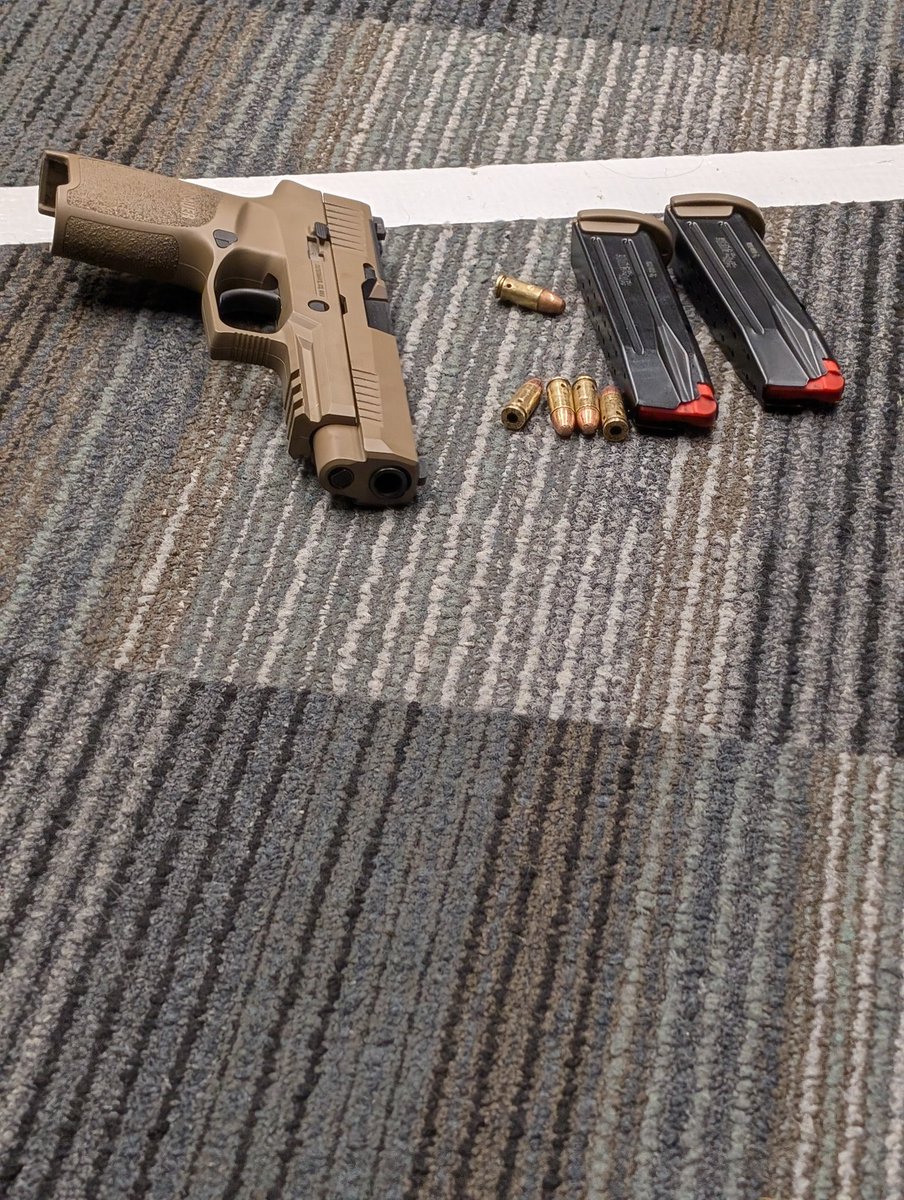 Ottawa_man's tweet photo. What a great day at work #canadianarmedforces #militarylife #weaponstraining https://t.co/ejY9FqquOA
