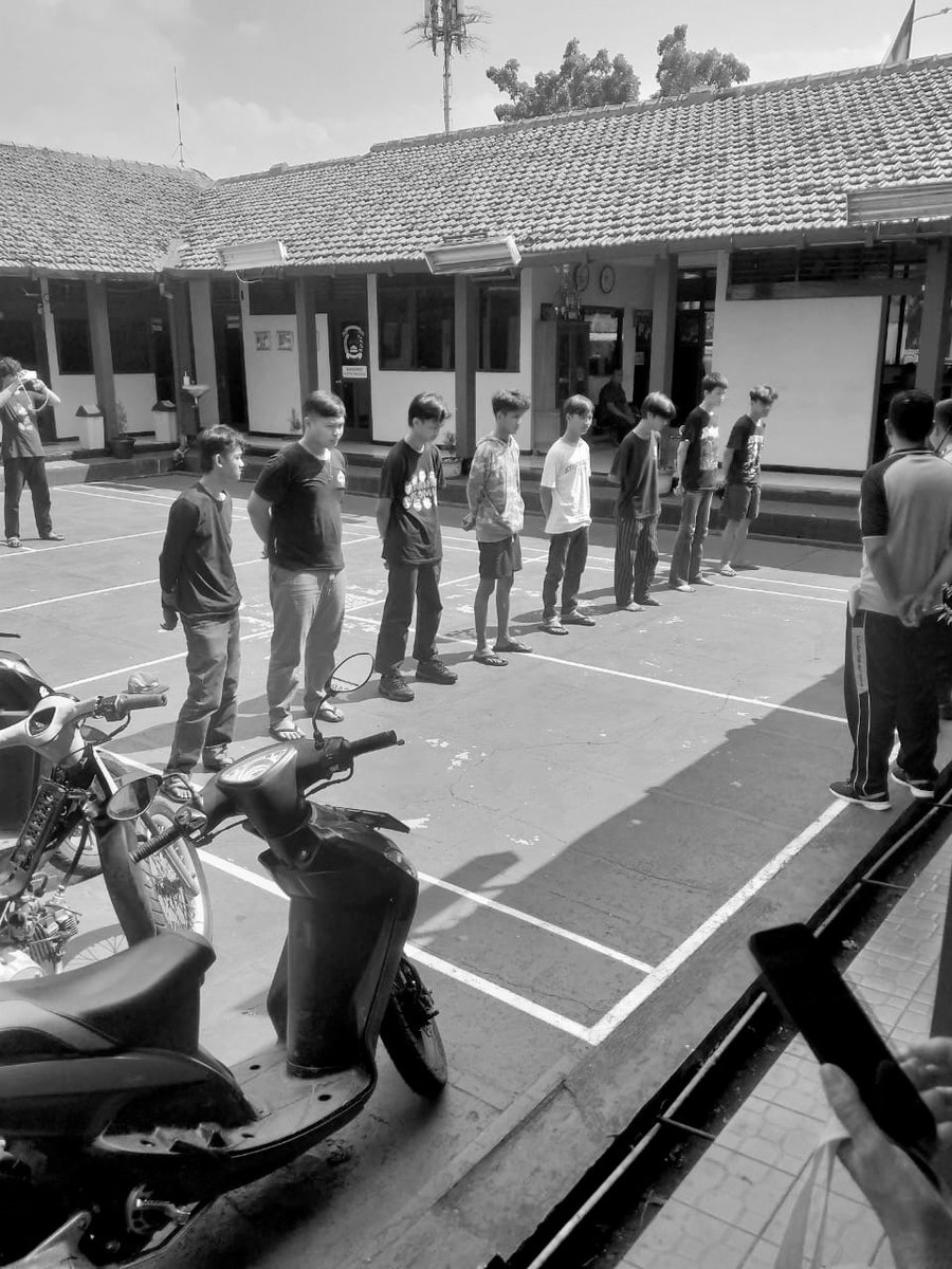 rens_ch's tweet photo. 'Hanya sebagian kenangan yang takkan mungkin terulang 😢' https://t.co/OLV4vLURfk