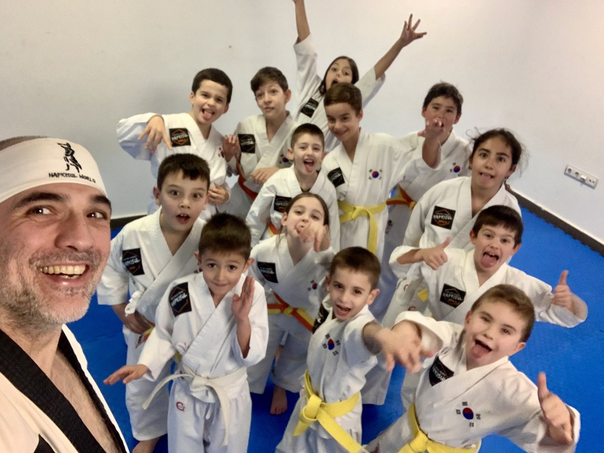 HapkisulWorld's tweet photo. “Felicidad y aprendizaje deben ir unidos”
#MasterAndrésRoig
#andresroighapkido
#Hapkido #합기도
#Hapkisul #합기술
#HapkisulStyle #HapkisulWorld
#TheNewEraOfHapkido #TheNewOldStyle
#oldschoolhapkido
#martialarts #artesmarciales
#lalcudia #hapkisulkids #hapkidokids https://t.co/TN71uhwcvc