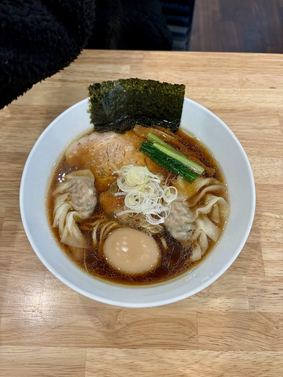 tabearukiramen's tweet photo. 【地球の中華そば】
@神奈川県：金沢文庫駅から徒歩2分

チャブ屋出身のお店。鶏の香りがフワリと香る完成された一杯！ https://t.co/2rJ8XUDWTf