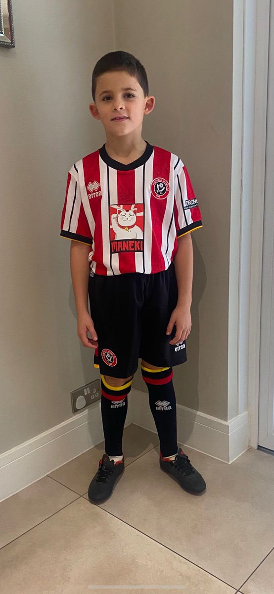 Hi everyone 
My son Teddy is mascot for the blades tonight at Millwall, I’m always telling how special the supporters of SUFC are can you all please give him some of that special support tonight it would mean the world to him . ❤️⚪️⚔️🔴