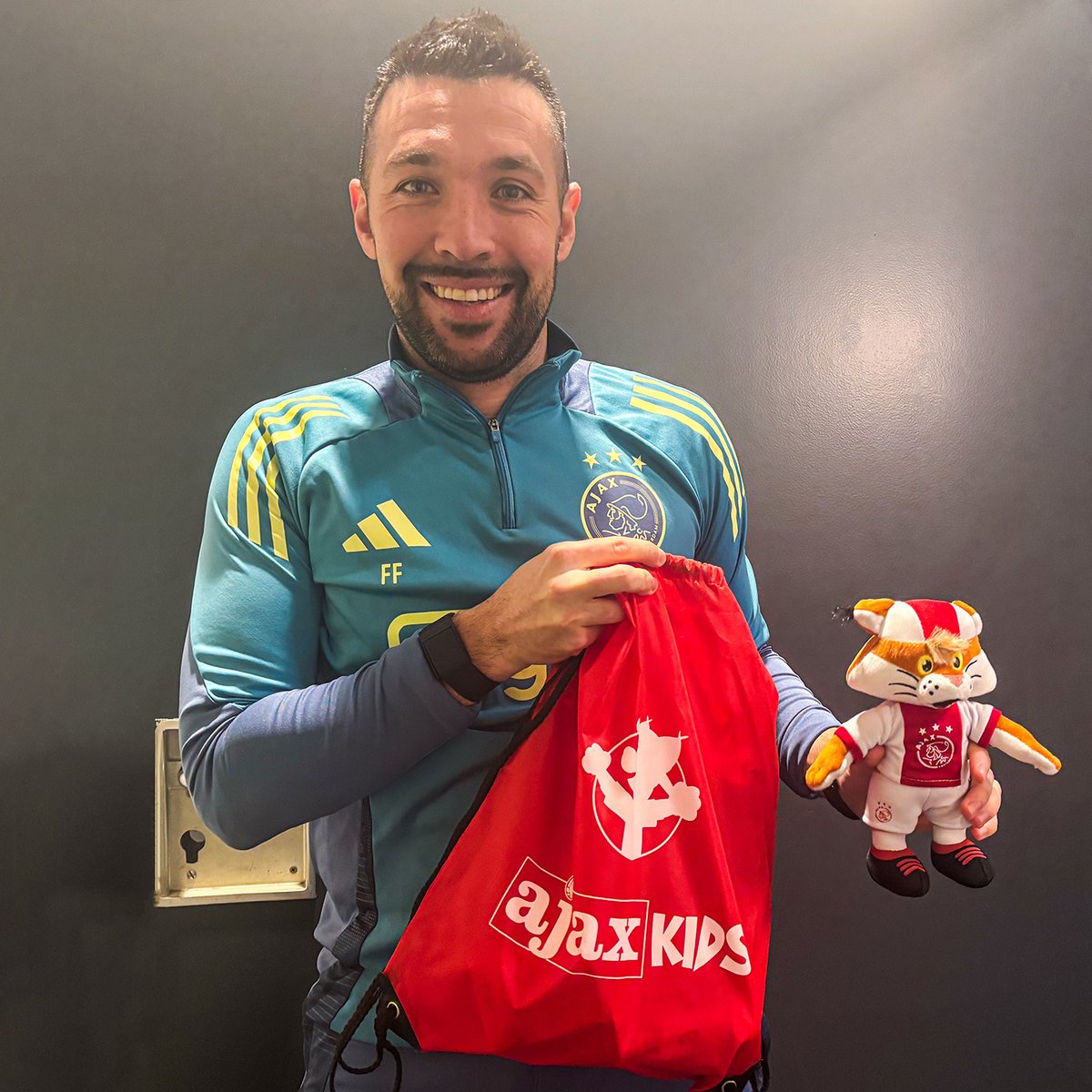 Ajax Life tweet media