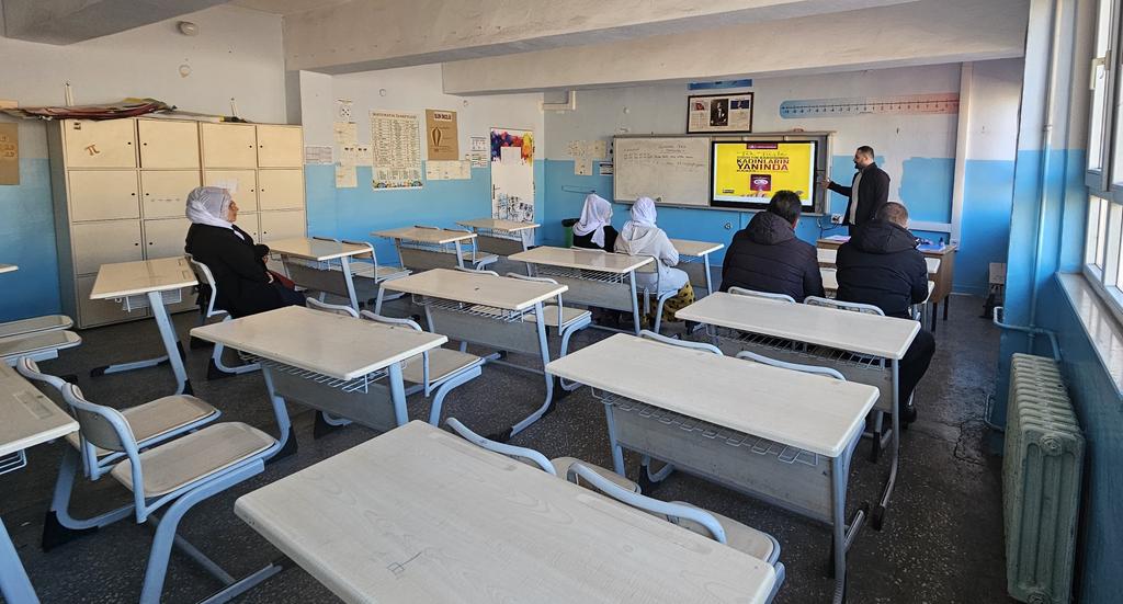 Okulumuz psikolojik danışmanı Ramazan ÇELİK tarafından "25 Kasım Kadına Yönelik Şiddete Karşı Uluslararası Mücadele Günü" kapsamında farkındalık ve bilinçlendirme çalışması yapıldı.
<a href="/avnisengul80/">Avni Sengul</a> <a href="/SavurMem/">Savur İlçe Milli Eğitim Müdürlüğü</a> <a href="/mardinilmem/">Mardin İl Millî Eğitim Müdürlüğü</a> <a href="/Pdrmznclk/">Ramazan Çelik</a>