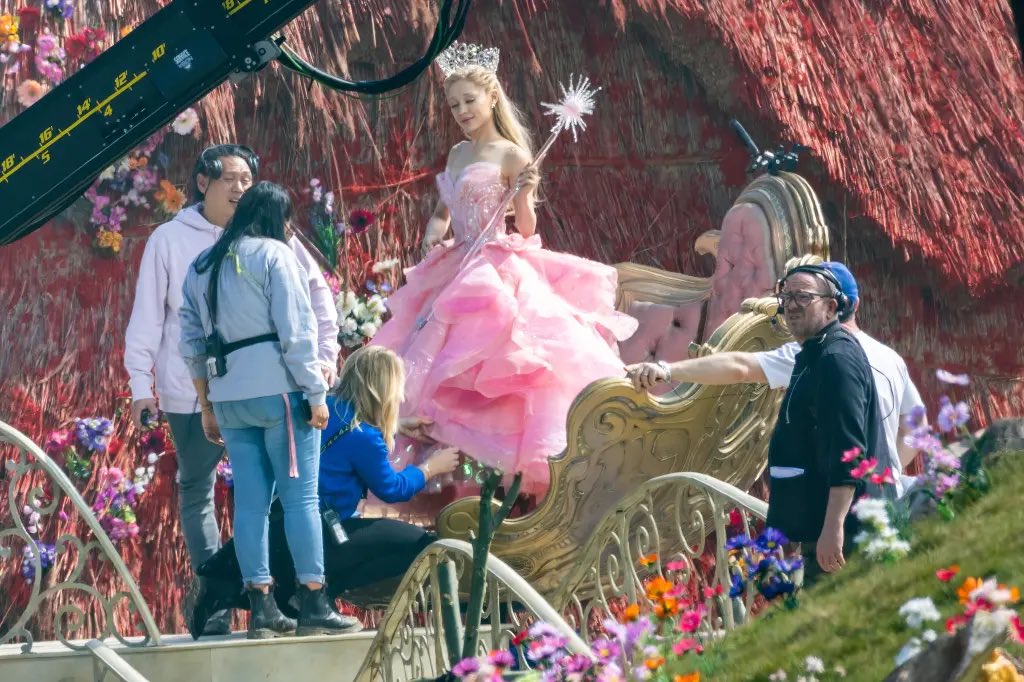 gabrielmokake's tweet image. I believe that my new profile should say actor always on a balcony 🤭 this was a dream project to be a part of working with Mr. John M Chu, Christopher Scott, universal pictures and my sister Cynthia Erivo 💚🧙🏿‍♂️🩷