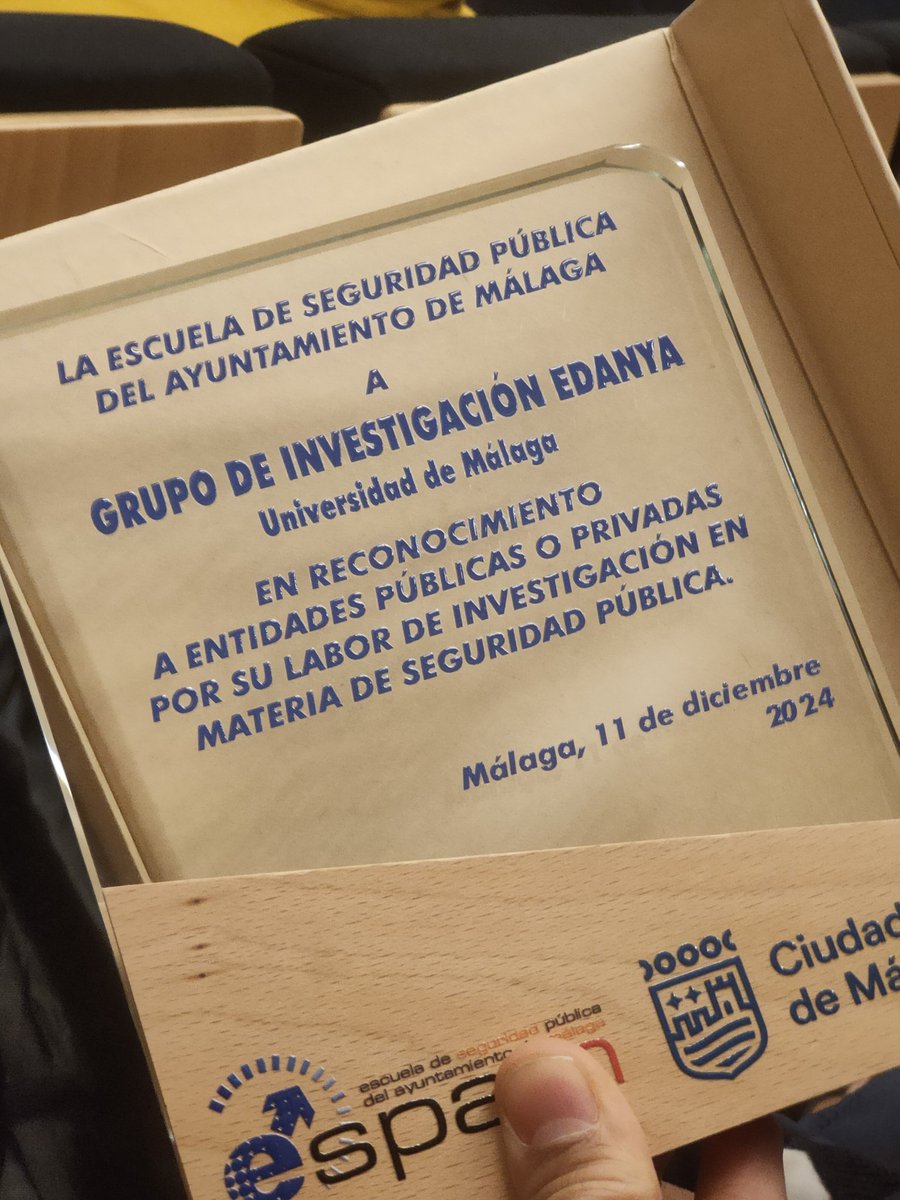 Jorge Macías Sánchez (@jorgemacsan) on Twitter photo Lo acabamos de recibir de las manos del Sr Alcalde de <a href="/aytomalaga/">Ayuntamiento Málaga</a> <a href="/pacodelatorrep/">Paco de la Torre</a> Lo acabamos de recibir de las manos del Sr Alcalde de <a href="/aytomalaga/">Ayuntamiento Málaga</a> <a href="/pacodelatorrep/">Paco de la Torre</a>
