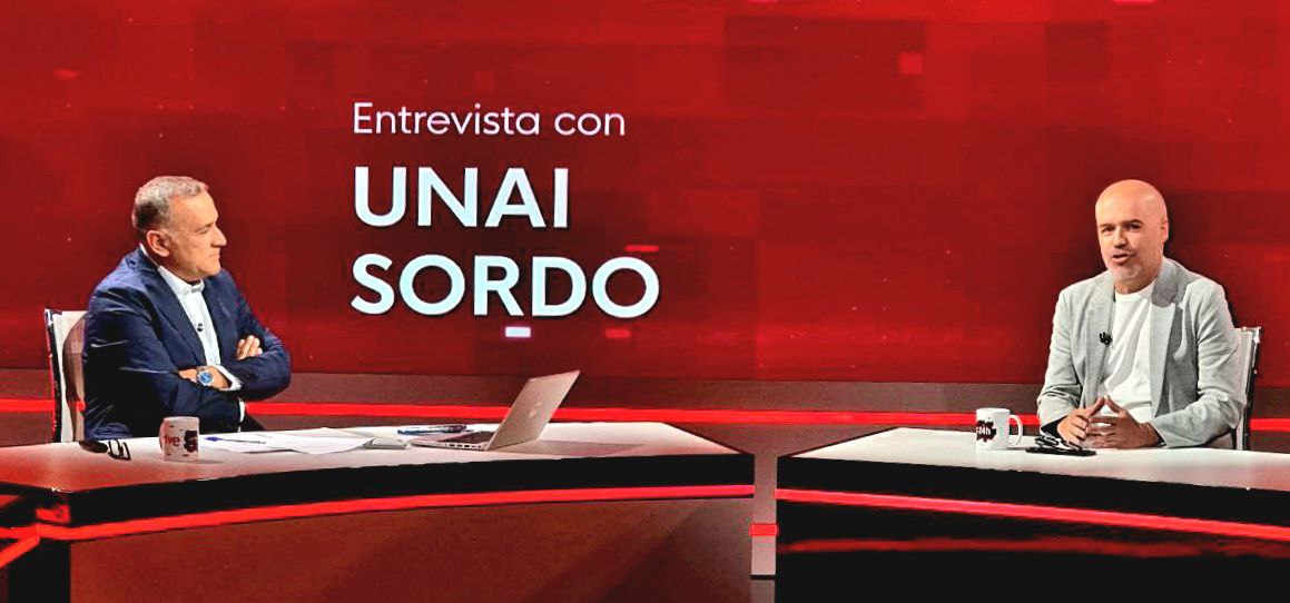 CCOO's tweet photo. En @Lanoche_24h entrevista de @xabierfortes a @UnaiSordo secretario general de @CCOO.  #YoConFortes 

🎥 Puedes seguirla en el #Canal24horas y en https://t.co/o21eZh41yZ #LaNoche24h https://t.co/OYu3KMtfBZ