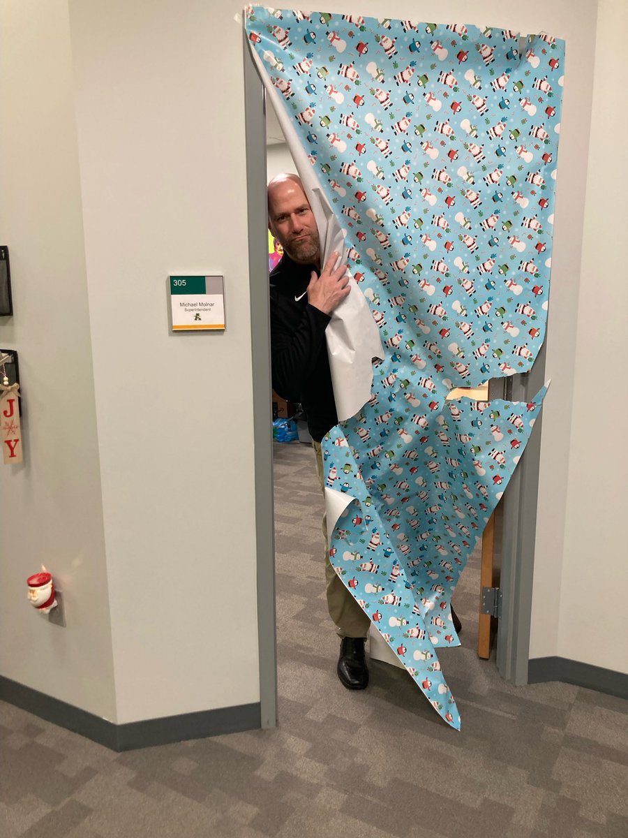 AsstCometSuper's tweet photo. Looks like Boardy our Board Office elf visited @TheCometSuper last night!  💚💛💚 https://t.co/o2u57aJrDj