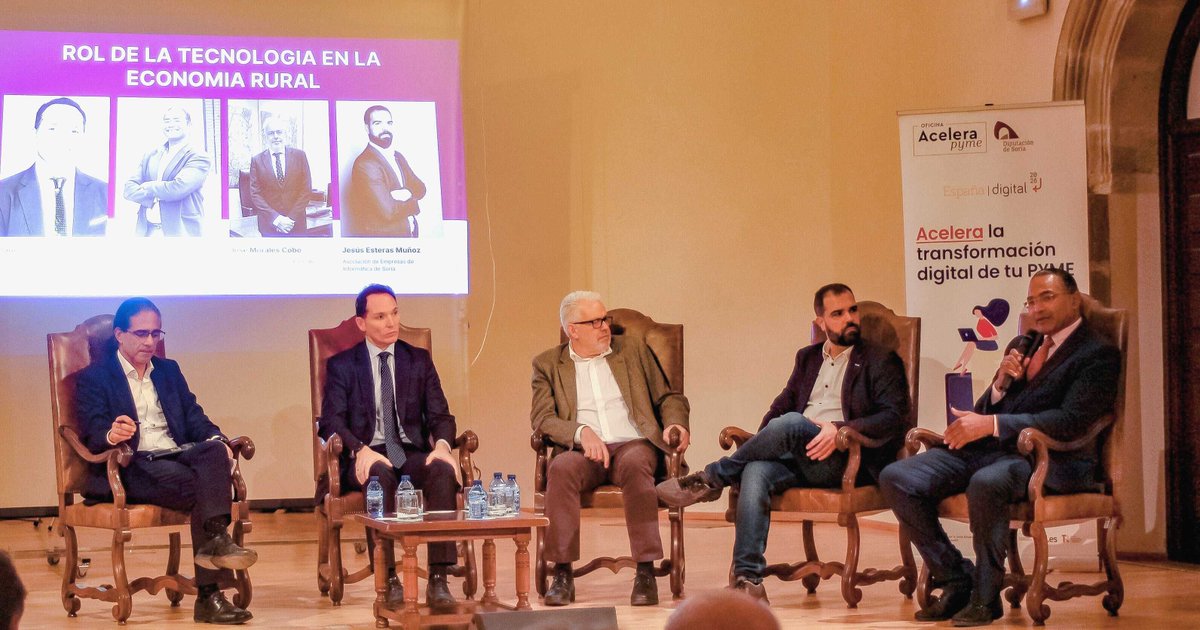 rossa_app's tweet photo. Esta mañana, nuestro CEO ha participado en el Digital Rural Event 2024 en Soria💡  

Un congreso clave para impulsar el turismo rural y la sostenibilidad. ¡Seguimos apostando por la innovación! 🚀

 #Rossa #DigitalRuralEvent #TransformaciónDigital #TurismoRural @HubRuralSoria https://t.co/k4f9HSGn28