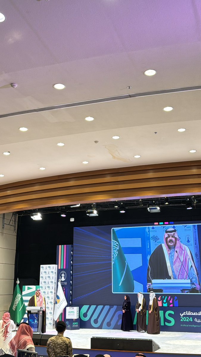 _wesam08's tweet photo. كانت أجمل 3 أيام في تنظيم مؤتمر الذكاء الاصطناعي في العلوم الطبية. تجربة لا تُنسى، أضافت لي الكثير من المعرفة 🤍
#الذكاء_الاصطناعي_في_العلوم_الطبية https://t.co/RqVmtR1FAA