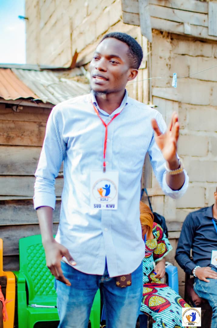 pshabani920's tweet photo. #16JoursdActivisme
Pour clore la campagne #16DA, notre équipe @Asrjrdcongo Sud-Kivu a mené un dialogue communautaire avec les jeunes de PANZI, sur les #VBG et leurs conséquences y compris les moyens d'y remédier. 
@IpasRDC
@UNFPARDC
@PNUDRDC
@mingefae
@OMSRDCONGO
@msi_rdc https://t.co/SGyza5CwL3