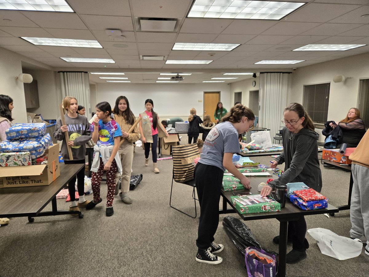 We would like to extend a special THANK YOU to Regan Sharkey and the Girl Scout Troop of Kinnelon (NJ) for completing their first wrapping party in support of our holiday gift-giving activities. We appreciate the support. #SPCDC